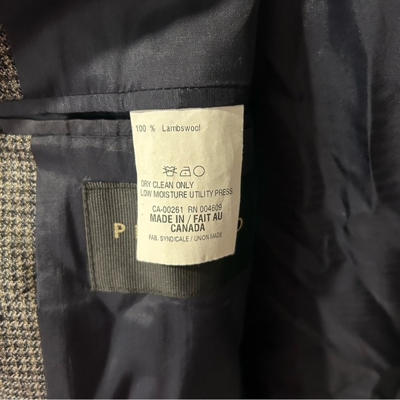 Elegant Charcoal Men's Blazer Portfolio Studio Size 42R
100% lambswool - Picture 9 of 10
